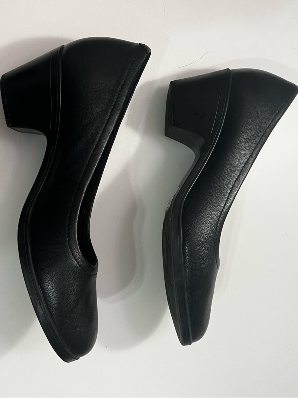Clarks Collection women’s size 8 leather comfort pumps - Picture 3 of 9